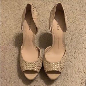 Gianni Bini nude suede heel